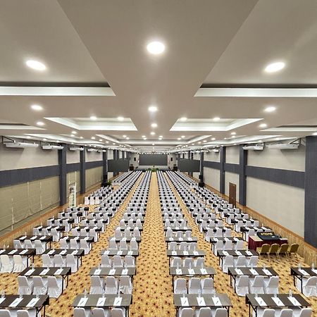 Vega Prime Hotel & Convention Sorong Exteriör bild