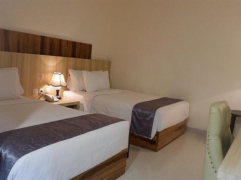 Vega Prime Hotel & Convention Sorong Exteriör bild