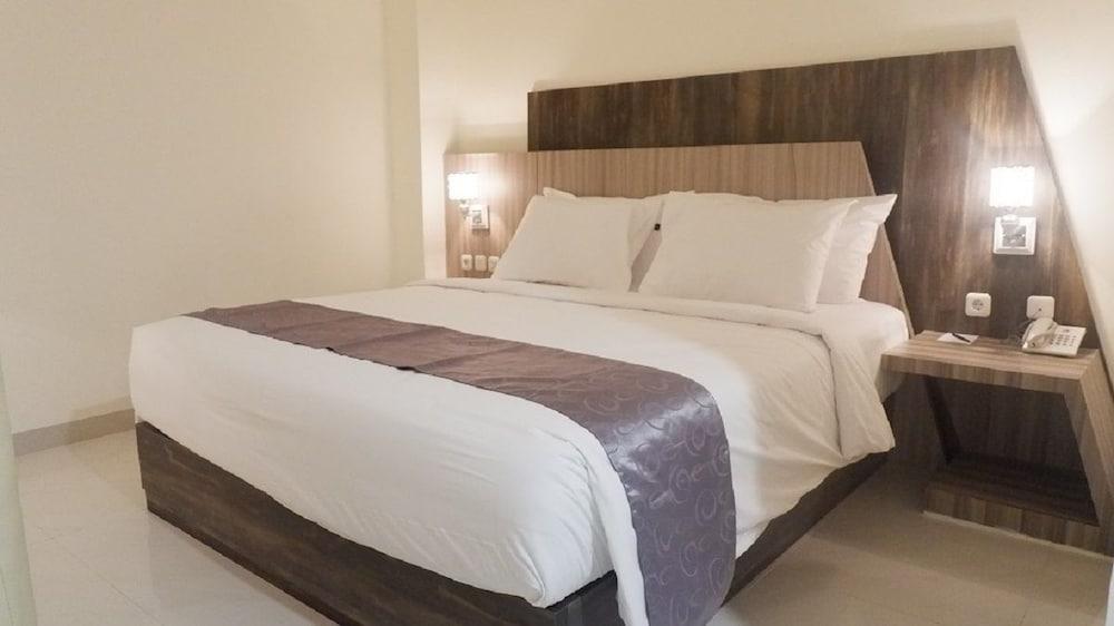 Vega Prime Hotel & Convention Sorong Exteriör bild