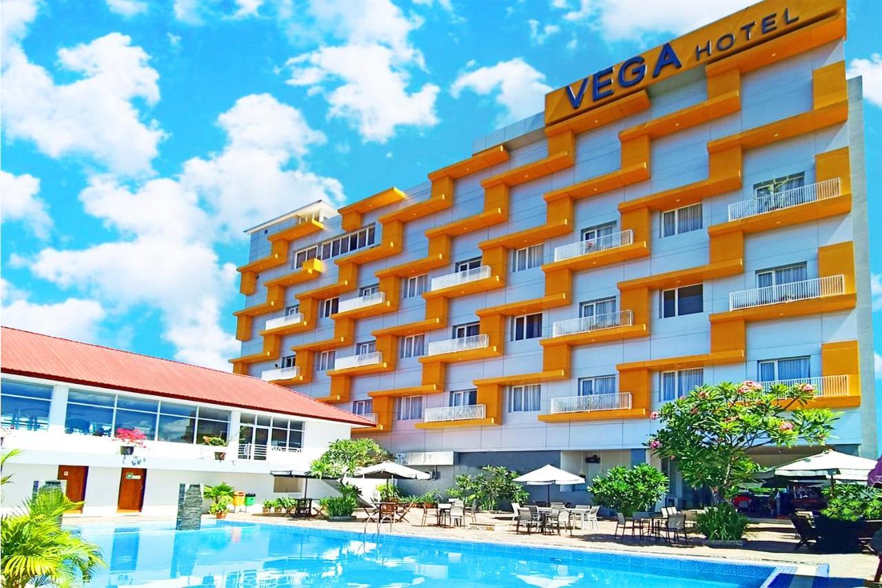 Vega Prime Hotel & Convention Sorong Exteriör bild