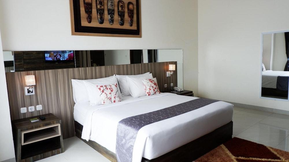 Vega Prime Hotel & Convention Sorong Exteriör bild