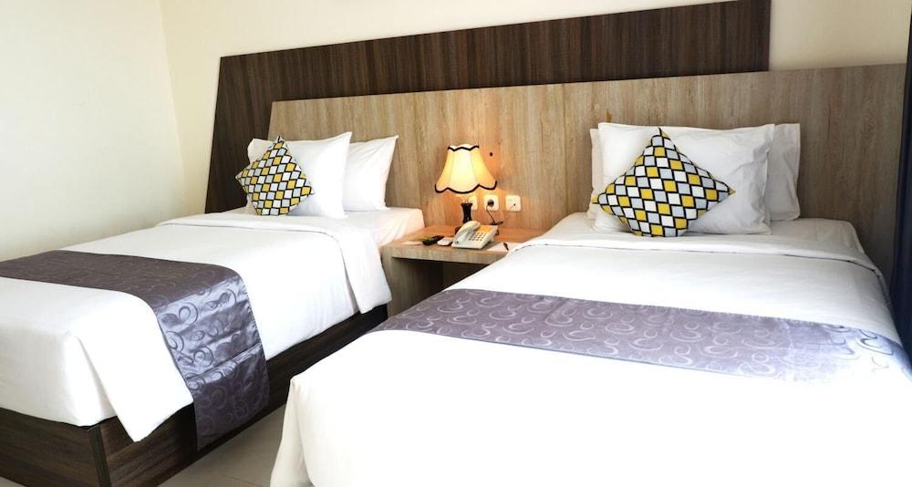 Vega Prime Hotel & Convention Sorong Exteriör bild