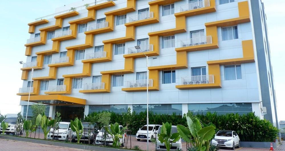 Vega Prime Hotel & Convention Sorong Exteriör bild