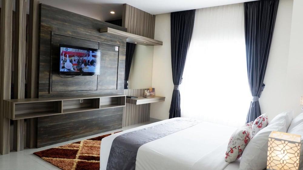 Vega Prime Hotel & Convention Sorong Exteriör bild