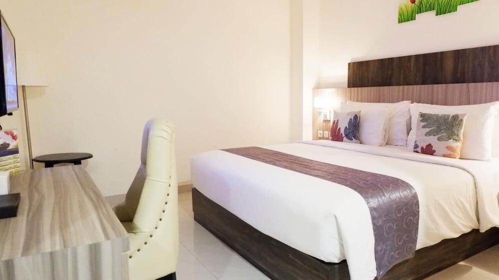 Vega Prime Hotel & Convention Sorong Exteriör bild