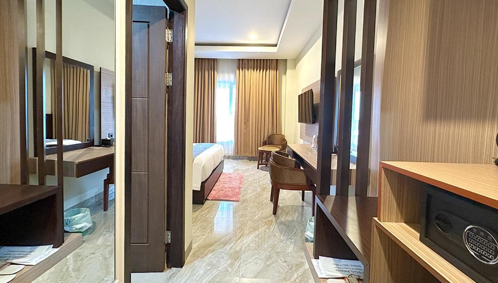 Vega Prime Hotel & Convention Sorong Exteriör bild
