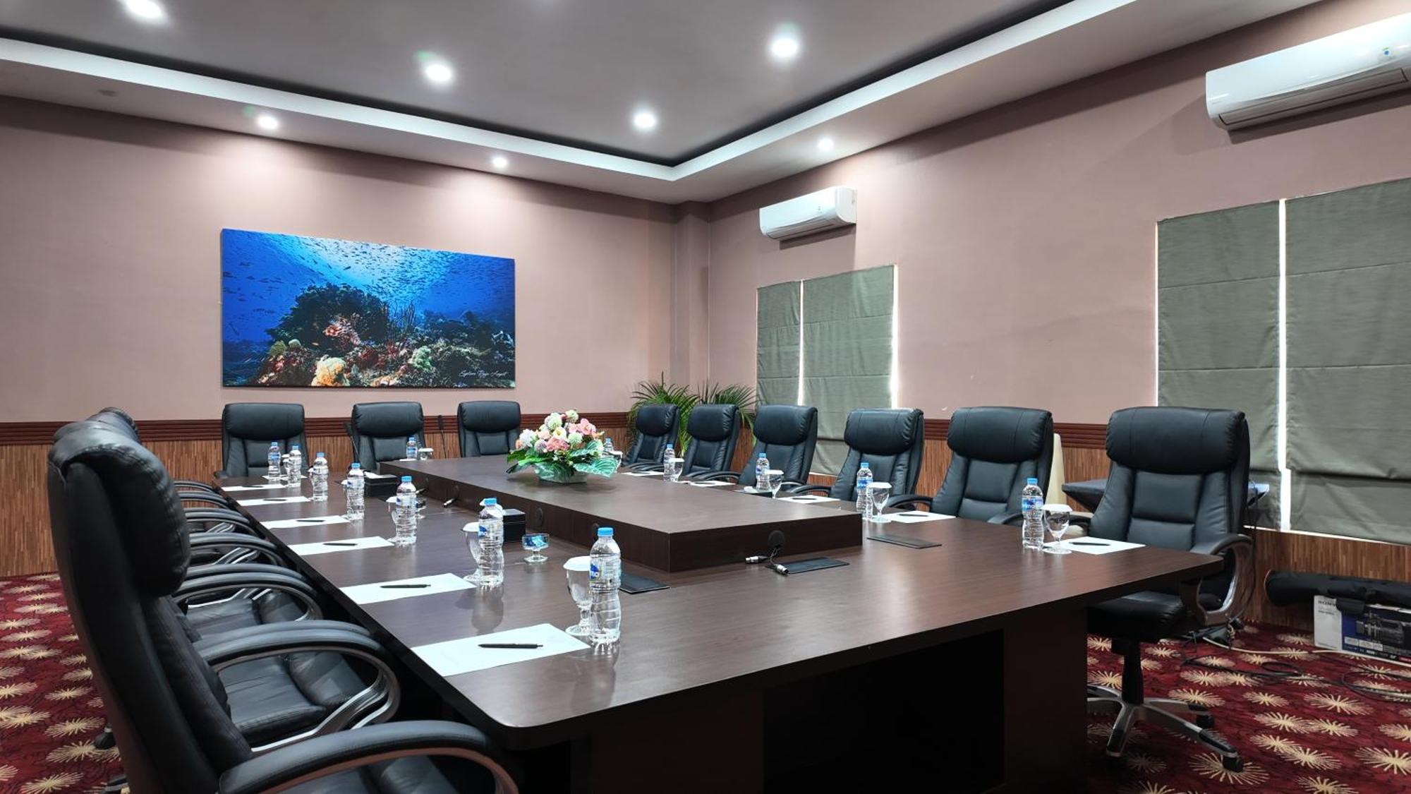 Vega Prime Hotel & Convention Sorong Exteriör bild