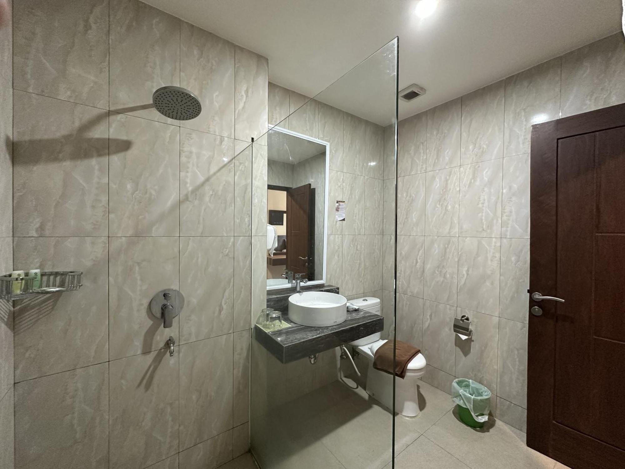 Vega Prime Hotel & Convention Sorong Exteriör bild